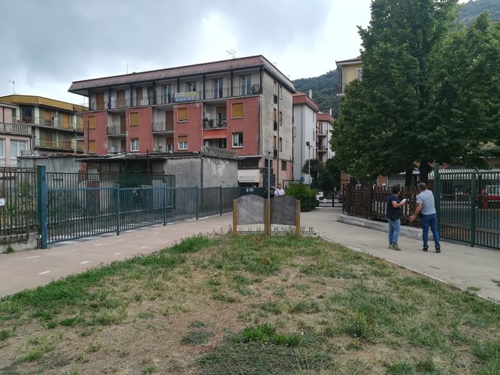 Finale, avviato il cantiere per i nuovi giardini e parcheggi dalle scuole di via Brunenghi Finale, avviato il cantiere per i nuovi giardini e parcheggi dalle scuole di via Brunenghi