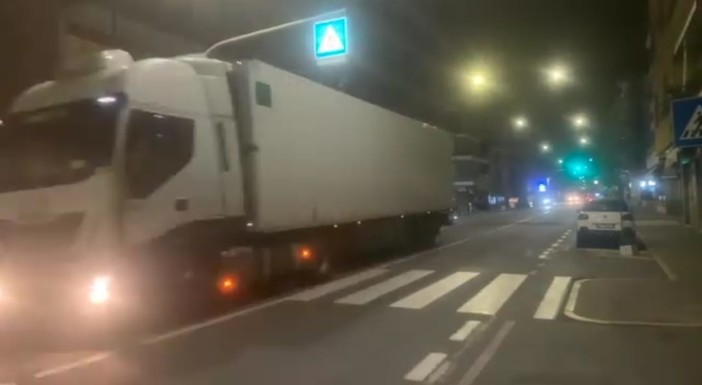 Celle e Savona, chiusi nella notte i caselli: disagi sull'Aurelia ad Albisola per il passaggio dei camion Celle e Savona, chiusi nella notte i caselli: disagi sull'Aurelia ad Albisola per il passaggio dei camion