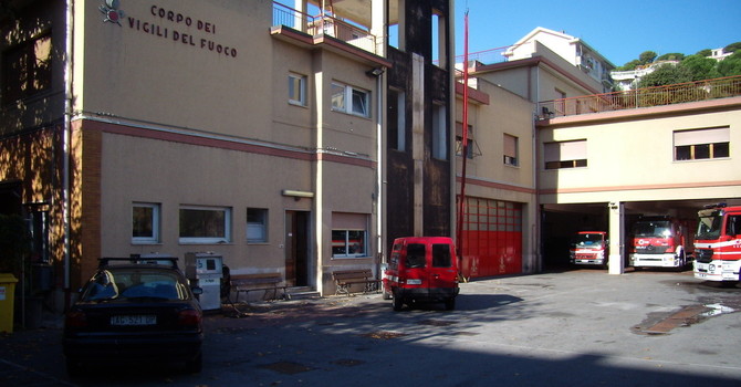 Vigili del fuoco, ad Albenga chiuse due camerate e la palestra. Casella (Avs): "Restituire la caserma nella sua interezza agli operatori" Vigili del fuoco, ad Albenga chiuse due camerate e la palestra. Casella (Avs): "Restituire la caserma nella sua interezza agli operatori"