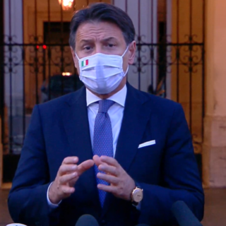 Obbligo mascherina, Conte: "Raccomandazione ai cittadini, in famiglia e se riceviamo amici rispettiamo la distanza"