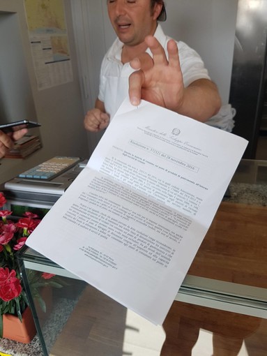 Stop a tavolini e sgabelli a Ceriale: commercianti in rivolta