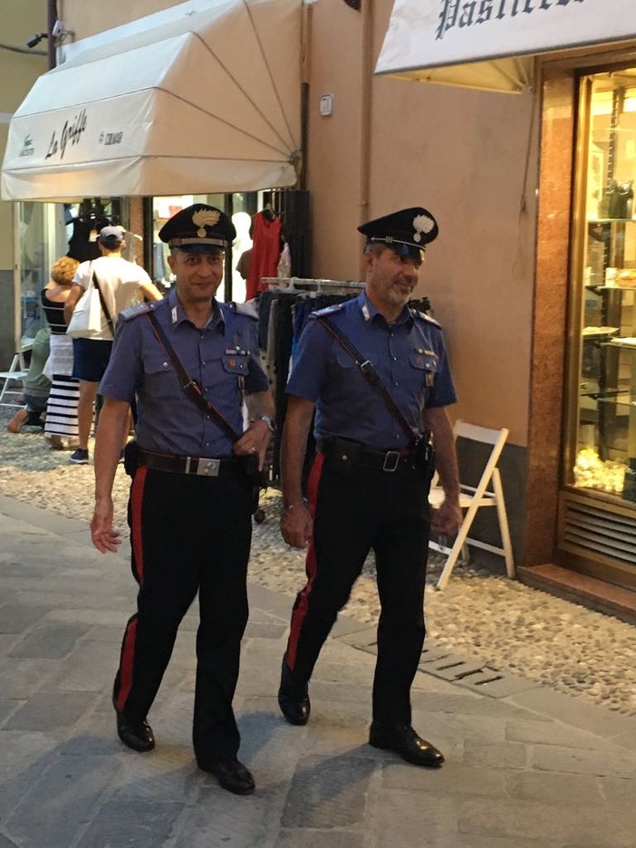 Liberati dopo il furto di gelati ad Alassio, "trasfertisti" rubano una collana: arrestati a Laigueglia