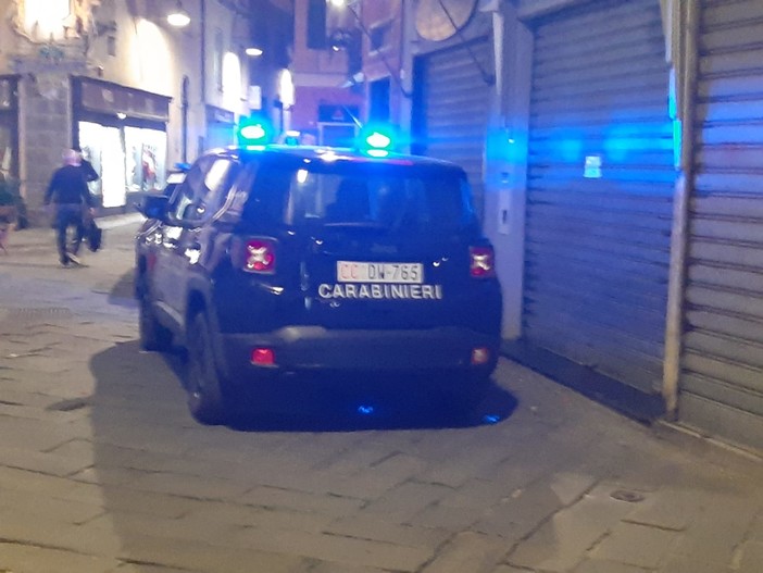 Savona, tragedia nel centro storico: cade dalla finestra e perde la vita
