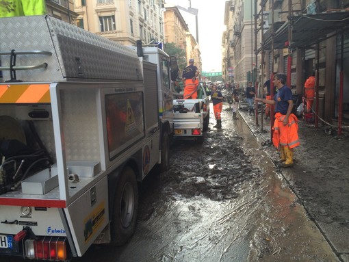 Volontari da Savona all'alluvione di Genova, ma la solidarietà costa, Sasso:"Protezione civile in coda al casello e costretti a pagare" Volontari da Savona all'alluvione di Genova, ma la solidarietà costa, Sasso:"Protezione civile in coda al casello e costretti a pagare"