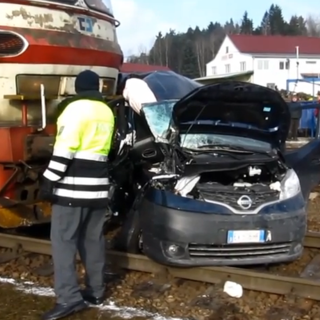 Macchina travolta dal treno in Repubblica Ceca: una disattenzione all'origine dell'incidente