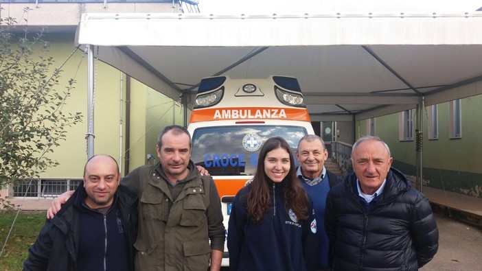 Consegnati beni di prima necessità alle popolazioni colpite dal sisma (FOTO)