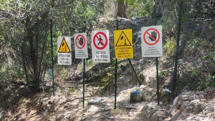 Accesso vietato alla spiaggia di Punta Crena: "Danno noto da 6 anni, perché intervenire prima anziché vietare?" Accesso vietato alla spiaggia di Punta Crena: "Danno noto da 6 anni, perché intervenire prima anziché vietare?"