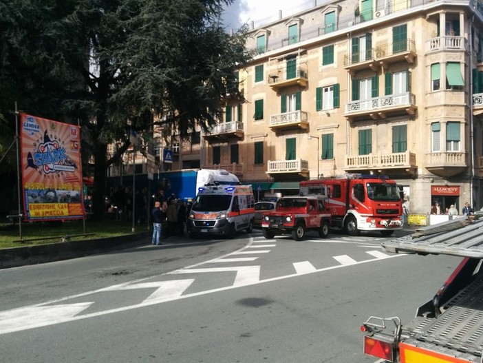 Donna investita ad Albisola, l'assessore Gambetta: "Troppo traffico di mezzi pesanti, i nostri cittadini sono a rischio" (VIDEO) Donna investita ad Albisola, l'assessore Gambetta: "Troppo traffico di mezzi pesanti, i nostri cittadini sono a rischio" (VIDEO)