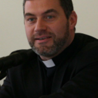 Pedofilia: prete arrestato in lacrime "ho sbagliato, non mi sono reso conto"