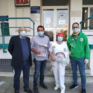 Varazze, l'oratorio salesiano dona 100 mascherine e due walkie-tolkie al reparto di Pediatri dell'ospedale San Paolo