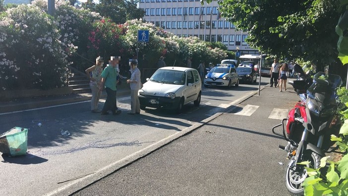 Savona, donna investita da auto: codice giallo al San Paolo (FOTO e VIDEO)