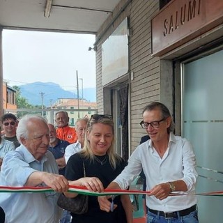 Campochiesa d’Albenga, taglio del nastro per il defibrillatore acquistato con le donazioni dei residenti