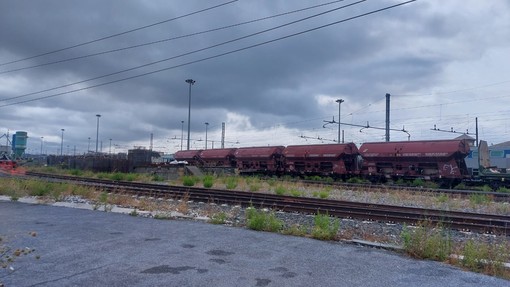Savona, 15enne folgorato nel deposito dei treni di Parco Doria: la Polfer indaga