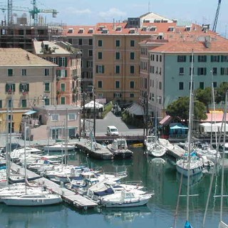 Savona, il Comitato della Darsena lancia l'allarme per la carenza dei parcheggi: "Emergenza che non ci aspettavamo"