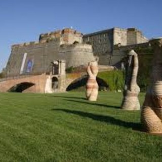 Alla Fortezza del Priamar la mostra "8 Celle per 8 artisti"