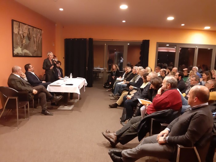 Albisola, convegno Donnedamare, senatore Bruzzone: "In Europa garantiremo l'asse portante dell'emendamento" Albisola, convegno Donnedamare, senatore Bruzzone: "In Europa garantiremo l'asse portante dell'emendamento"