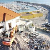 Finale, il "Covo" non esiste più: demolita l'ex discoteca che fece ballare generazioni di finalesi