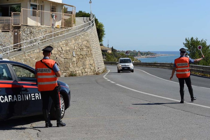 Pattuglione dei Carabinieri di Alassio, due arresti, patenti ritirate ed un locale chiuso Pattuglione dei Carabinieri di Alassio, due arresti, patenti ritirate ed un locale chiuso