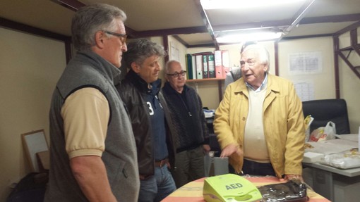 L’Associazione Venatoria CPAL Cacciatori Liguri in prima linea per il volontario: consegnato un DAE alla Bianca di Albenga