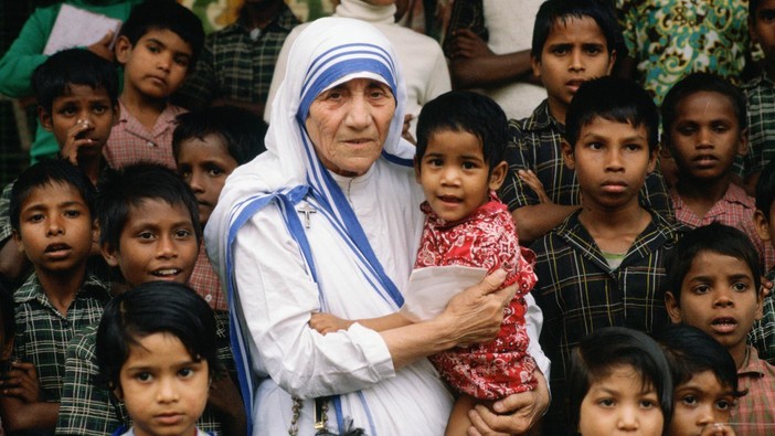 In foto Madre Teresa di Calcutta, la Santa degli ultimi