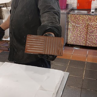 Savona, i ladri continuano a colpire: danneggiamento e furto da "Farinata e Pizza" (FOTO)