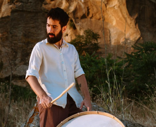 Davide Ambrogio con l’album “Mater Nullius” vince il Premio Nazionale Città di Loano per la Musica Tradizionale Italiana Davide Ambrogio con l’album “Mater Nullius” vince il Premio Nazionale Città di Loano per la Musica Tradizionale Italiana