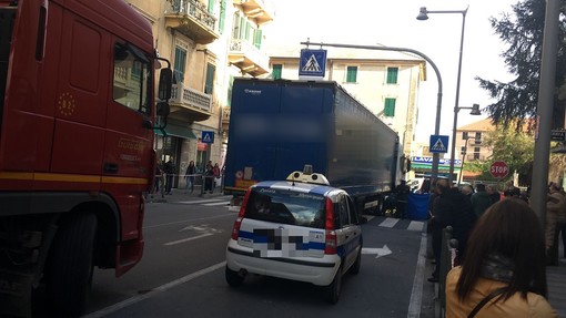 Donna investita ad Albisola: camion sotto sequestro, il conducente indagato per omicidio colposo