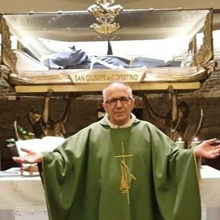 In foto fra Duilio Carletti della Basilica di Osimo, dove sono conservate le spoglie di san Giuseppe da Copertino In foto fra Duilio Carletti della Basilica di Osimo, dove sono conservate le spoglie di san Giuseppe da Copertino