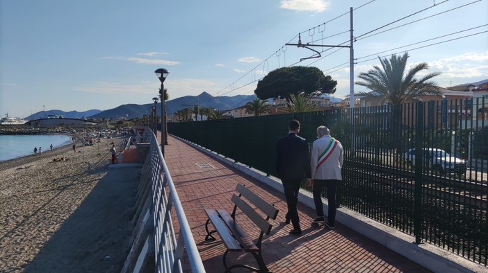 Pietra Ligure, inaugura il completamento di lungomare Partigiani: "Unite difesa della costa e pregio turistico" (FOTO e VIDEO)