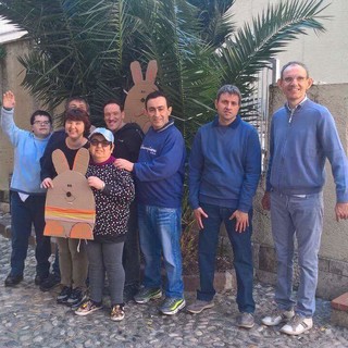 Toirano, i ragazzi dell’Istituto Medico Pedagogico di Borghetto decorano il paese per Pasqua