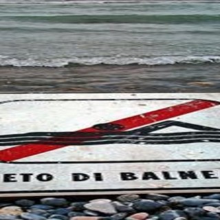 Savona, rottura condotta fognaria e sversamento: il sindaco Caprioglio vieta la balneazione