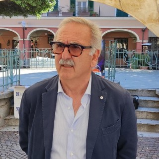 La lista civica "#Pietra. Sempre! - Luigi De Vincenzi Sindaco" chiude la campagna elettorale al Teatro Moretti