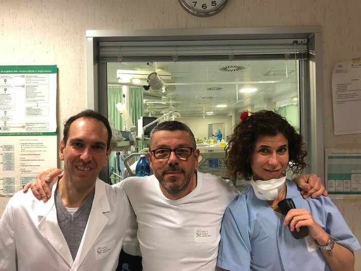 Al centro della foto il dottor Brunello Brunetto (foto tratta da Facebook) Al centro della foto il dottor Brunello Brunetto (foto tratta da Facebook)