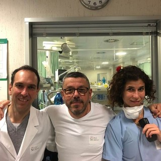 Al centro della foto il dottor Brunello Brunetto (foto tratta da Facebook)