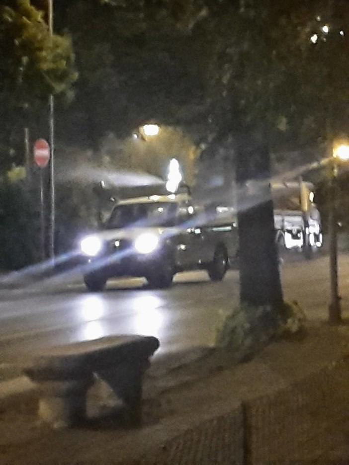 Albenga, prosegue la disinfestazione dai parassiti dei tigli nelle ore notturne Albenga, prosegue la disinfestazione dai parassiti dei tigli nelle ore notturne
