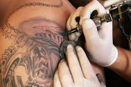 Confartigianato organizza corsi per tatuatori e piercer