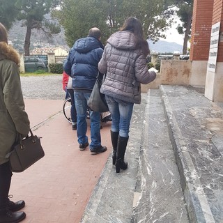 Albenga: "super code" per il voto e disagi per i disabili (FOTO)