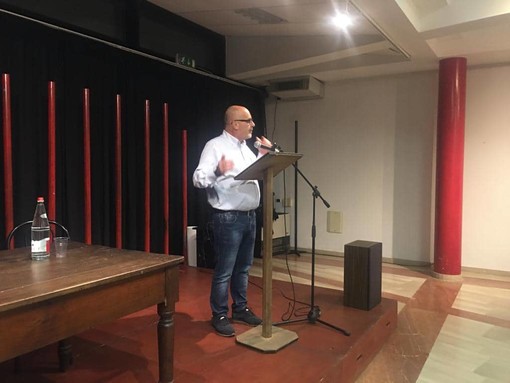 Savona, l'ex vice sindaco Di Tullio e il suo progetto per migliorare la città: "È trasandata e triste, ci vuole un colpo di reni" Savona, l'ex vice sindaco Di Tullio e il suo progetto per migliorare la città: "È trasandata e triste, ci vuole un colpo di reni"