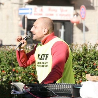 Davie Mannarà durante un comizio in Piazza Saffi, nei giorni di svolgimento della protesta