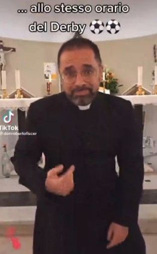 Don Fiscer, il parroco tiktoker e l'attestato di stima di Selvaggia Lucarelli: "Come Gesù, seguo i suoi insegnamenti"