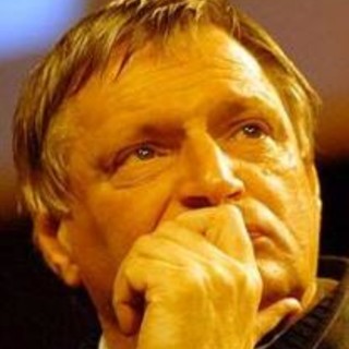 Mafia, Don Ciotti a Genova: "E' dentro segmenti del mondo politico. Basta fare solo annunci"