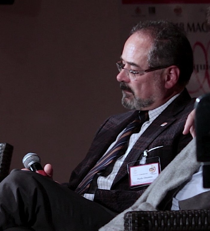 Paolo De Santis subentra ad Ilaria Caprioglio quale presidente del Circolo degli Inquieti Paolo De Santis subentra ad Ilaria Caprioglio quale presidente del Circolo degli Inquieti