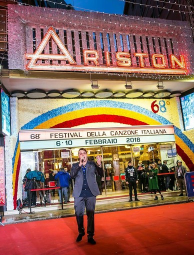 Noli a luglio consegna un riconoscimento al tenore Davide Pastorino