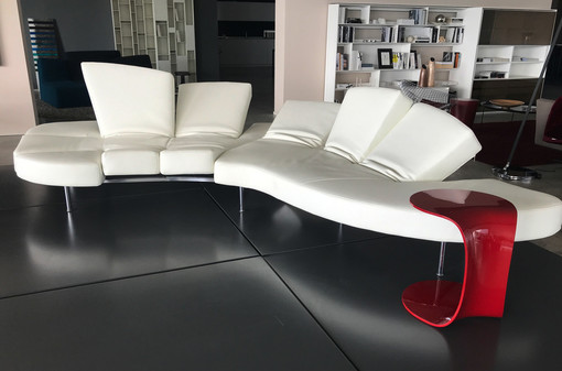 Come Abbinare il Divano al Pavimento? Guida Pratica per un Salone Perfetto Come Abbinare il Divano al Pavimento? Guida Pratica per un Salone Perfetto