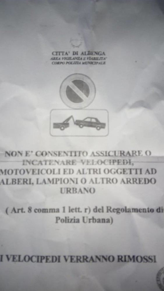 Albenga: divieto di incatenare le bici ai lampioni "Che almeno si mettano più rastrelliere" Albenga: divieto di incatenare le bici ai lampioni "Che almeno si mettano più rastrelliere"