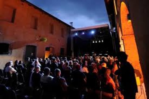 Al via domani la rassegna di teatro contemporaneo "Stars a Balestrino" Al via domani la rassegna di teatro contemporaneo "Stars a Balestrino"