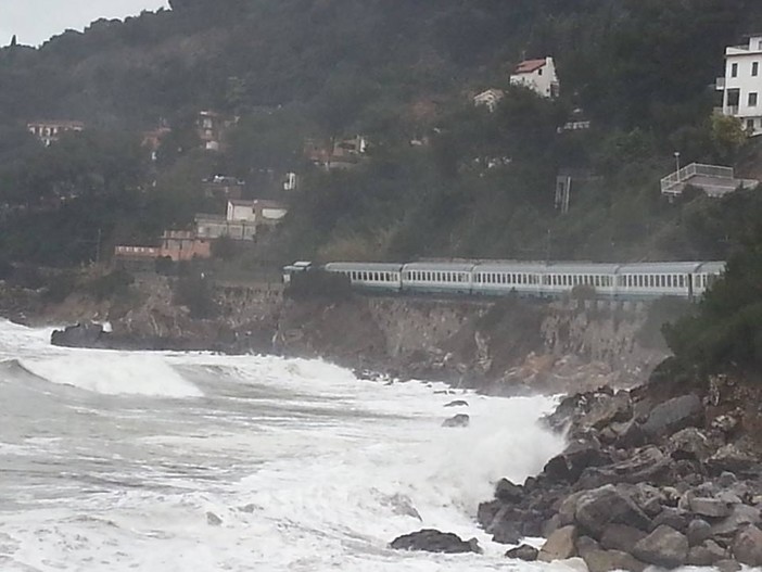 Deragliamento Andora: lavoro coordinato Regione e Ferrovie per il ripristino linea