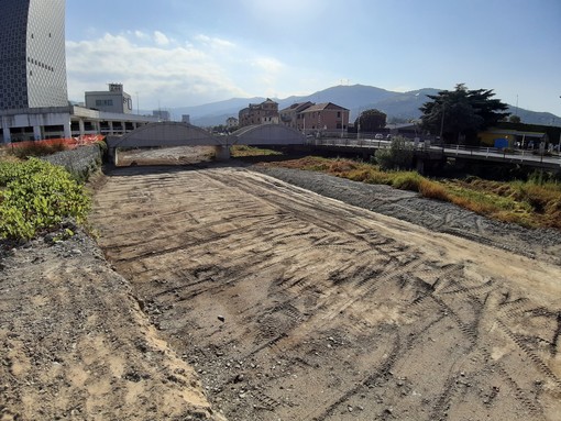 Vado, completati i lavori di disalveo del torrente Segno tra Parco Doria e il porto Vado, completati i lavori di disalveo del torrente Segno tra Parco Doria e il porto