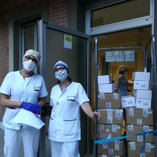 Savona, l'associazione Chicchi di Riso insieme a FederOttica dona 96 occhiali protettivi e 145 gel e spray