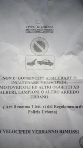 Albenga: divieto di incatenare le bici ai lampioni &quot;Che almeno si mettano più rastrelliere&quot;
